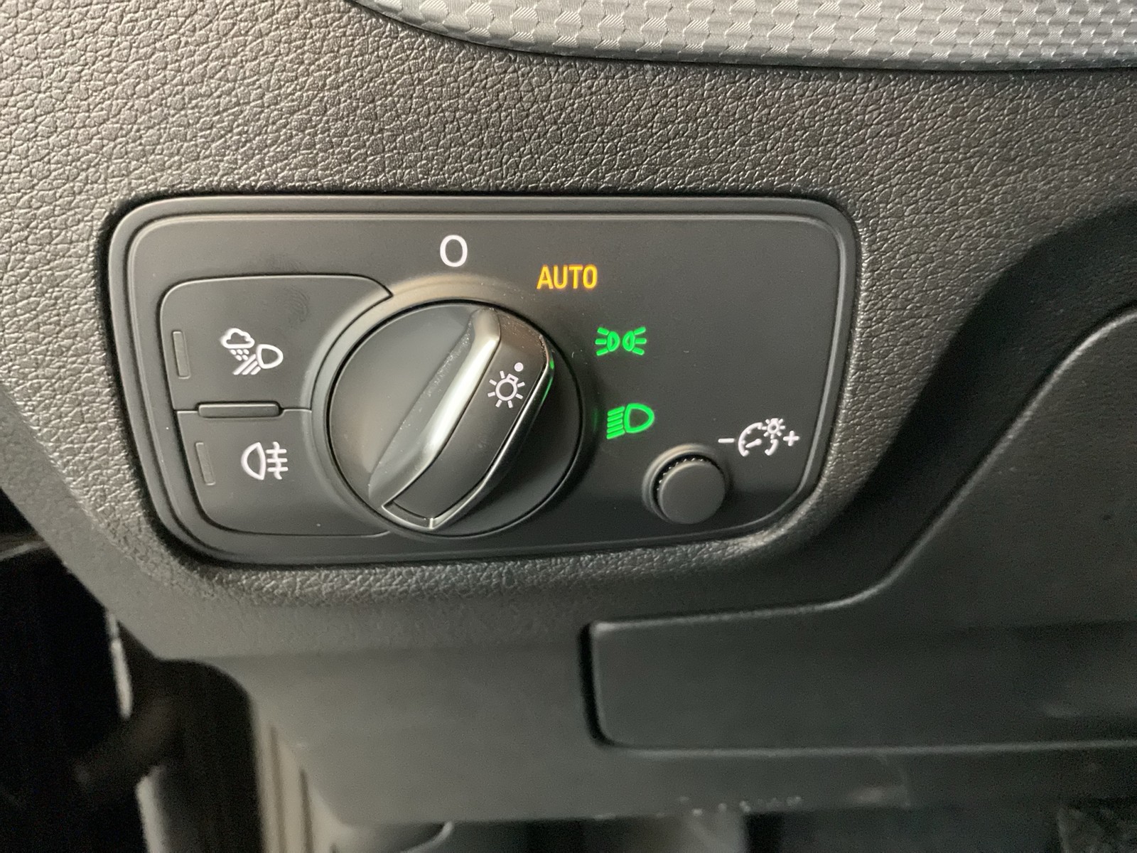 Audi Q2 35 advanced BLACKPAK AHK CAM ACC MATRIX NAVI+