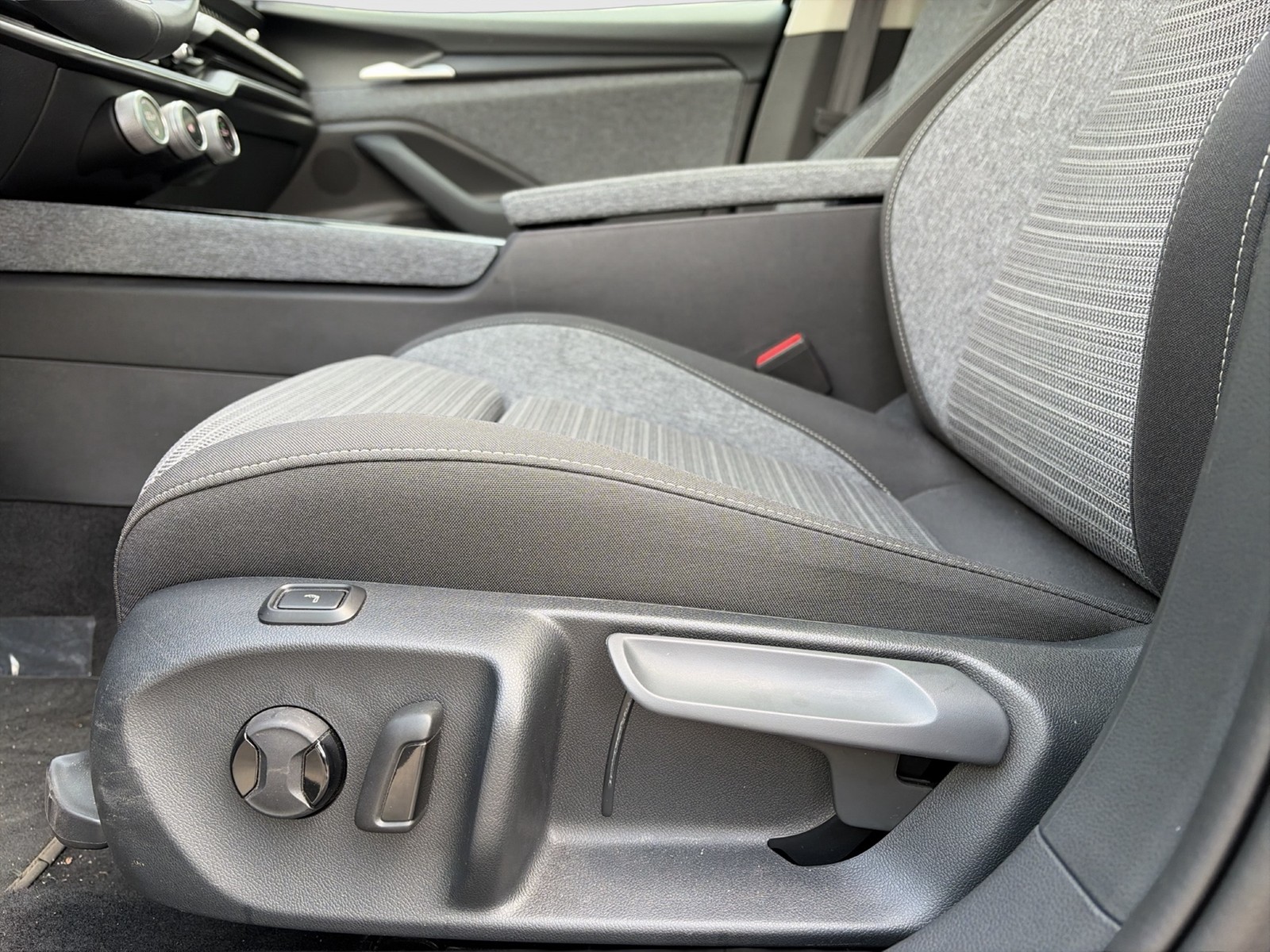 Skoda Superb Combi 2.0 SELECTION PANO AHK CAM ACC NAVI