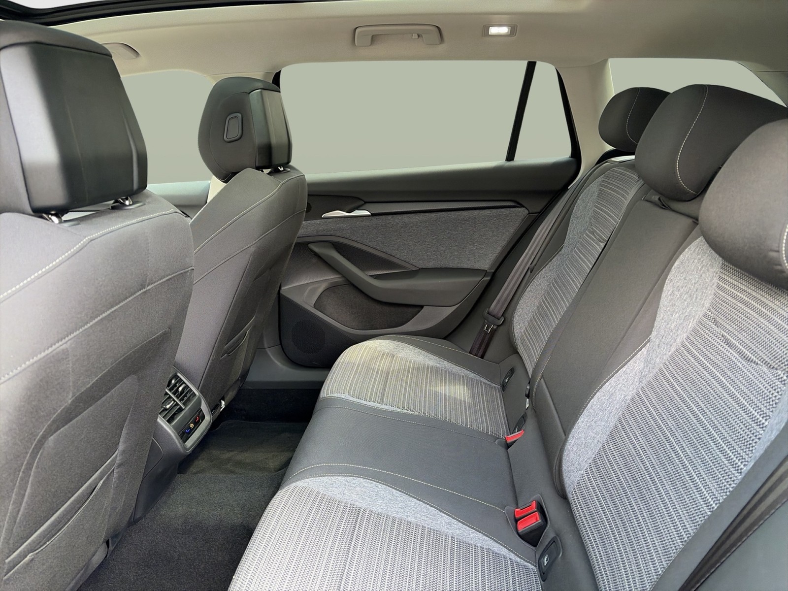 Skoda Superb Combi 2.0 SELECTION PANO AHK CAM ACC NAVI