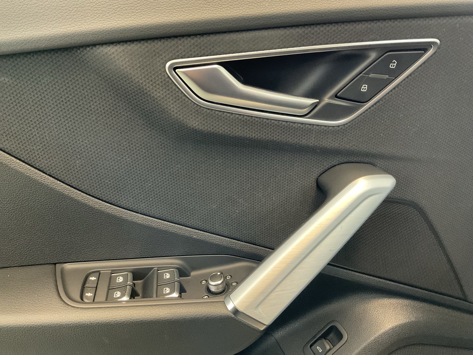 Audi Q2 35 advanced AHK CAM MATRIXLED E-KLAPPE NAVI+