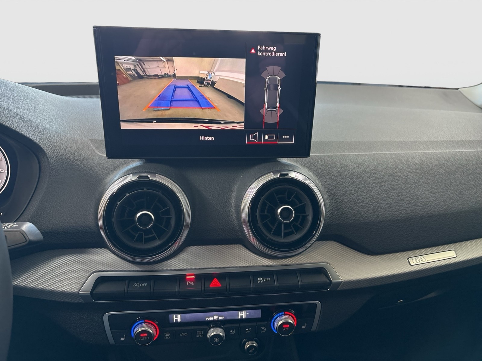 Audi Q2 35 advanced AHK CAM ACC MATRIX E-KLAPPE NAVI+