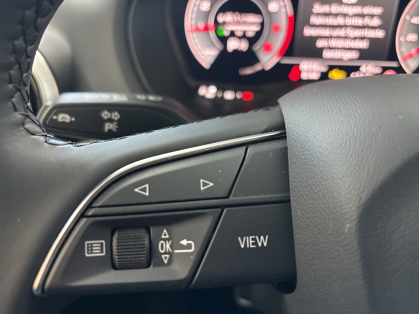 Audi Q2 35 advanced AHK CAM ACC MATRIX E-KLAPPE NAVI+