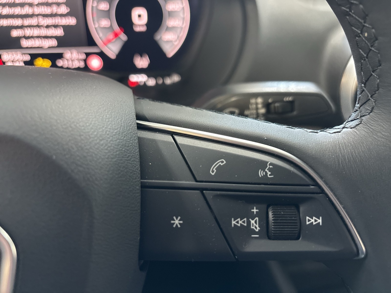 Audi Q2 35 advanced AHK CAM ACC MATRIX E-KLAPPE NAVI+