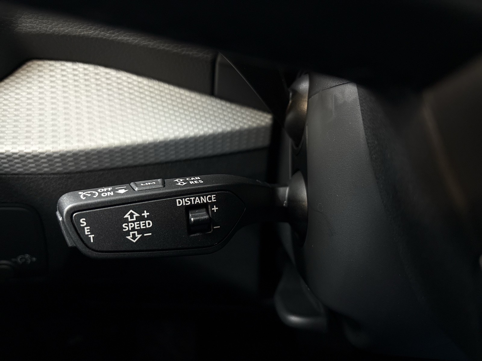 Audi Q2 35 advanced AHK CAM ACC MATRIX E-KLAPPE NAVI+