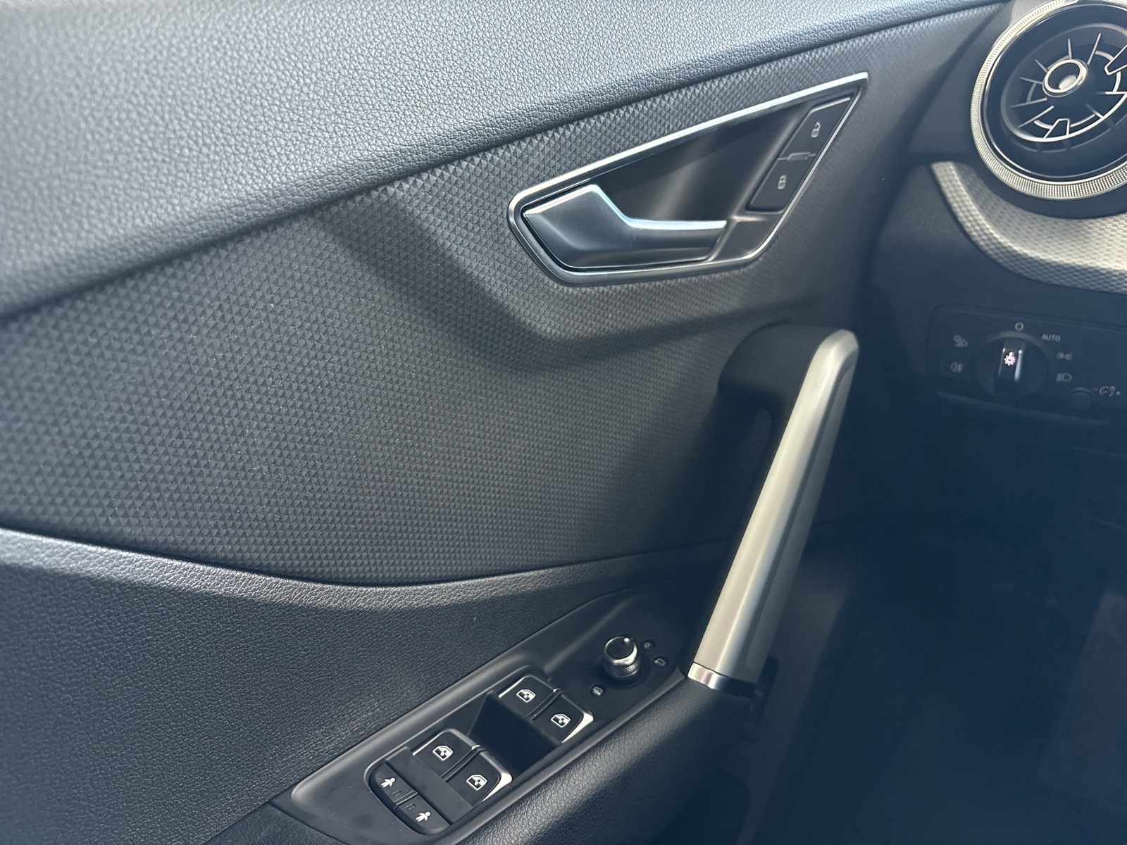 Audi Q2 35 advanced AHK CAM ACC MATRIX E-KLAPPE NAVI+