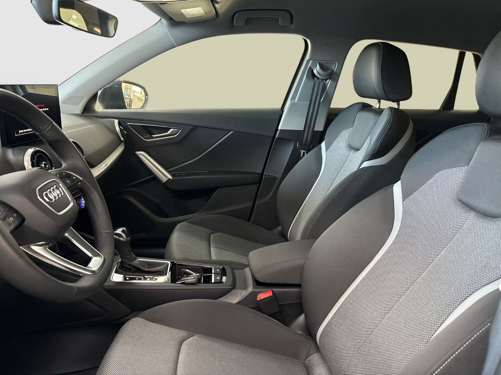 Audi Q2 35 advanced AHK CAM ACC MATRIX E-KLAPPE NAVI+