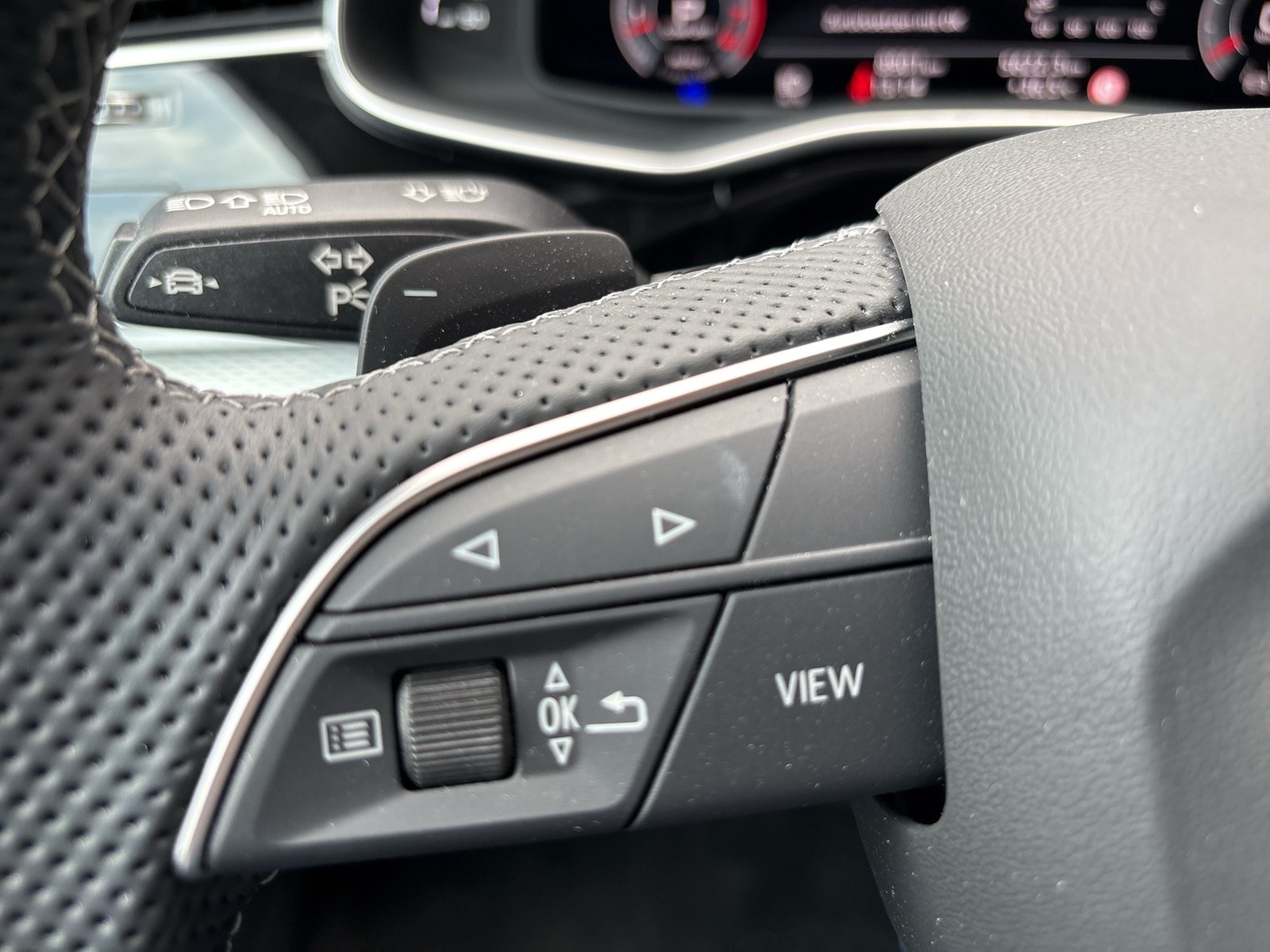 Audi Q7 quattro S LINE 7SITZE B&O AHK 360CAM ACC LM22