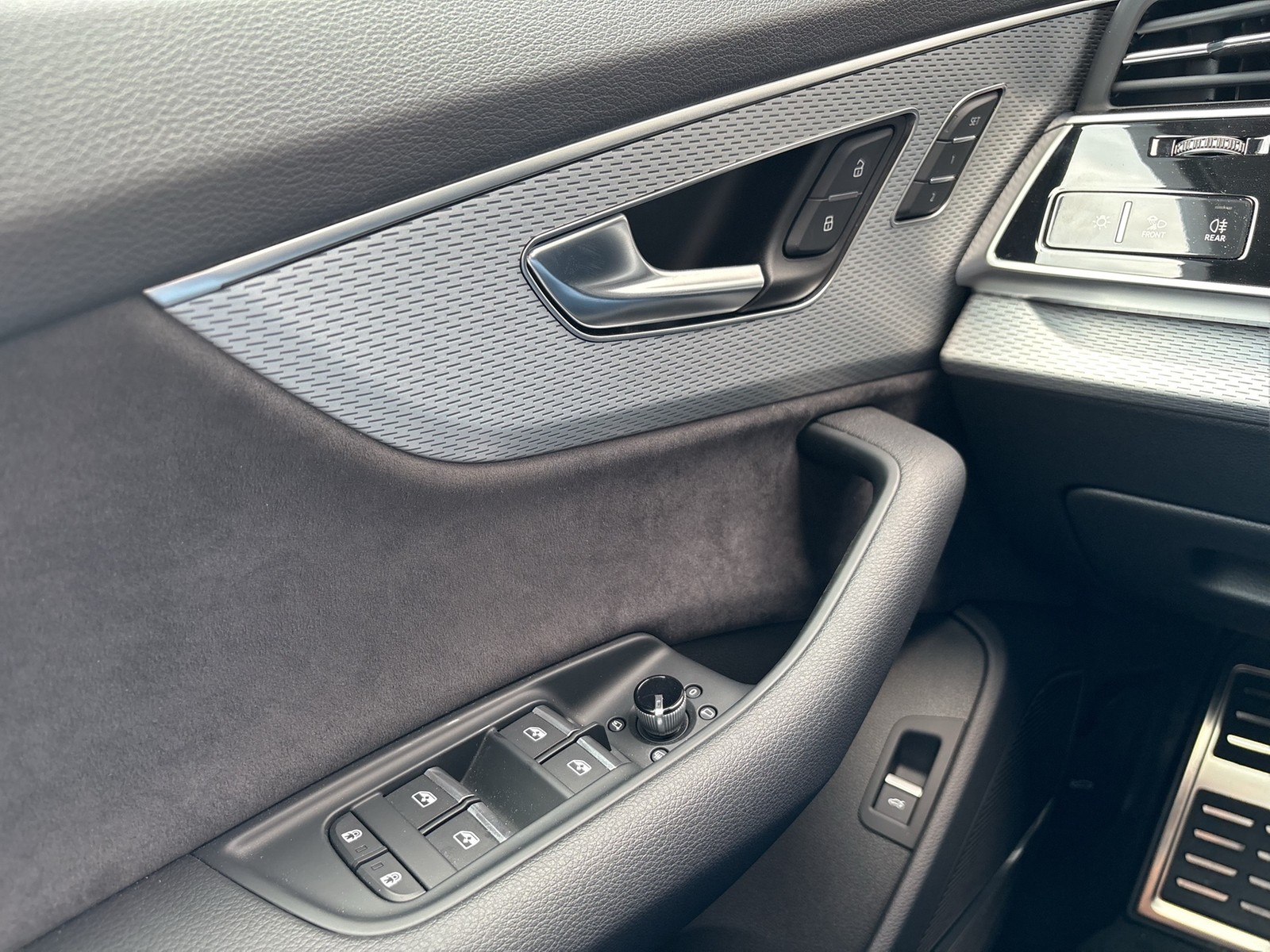 Audi Q7 quattro S LINE 7SITZE B&O AHK 360CAM ACC LM22