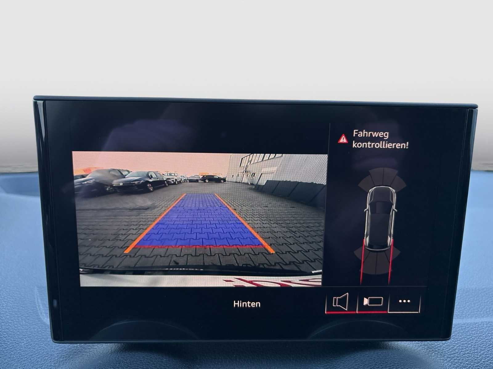 Audi Q2 35 advanced AHK CAM EKLAPPE NAVI+ LM17 SITZHZ