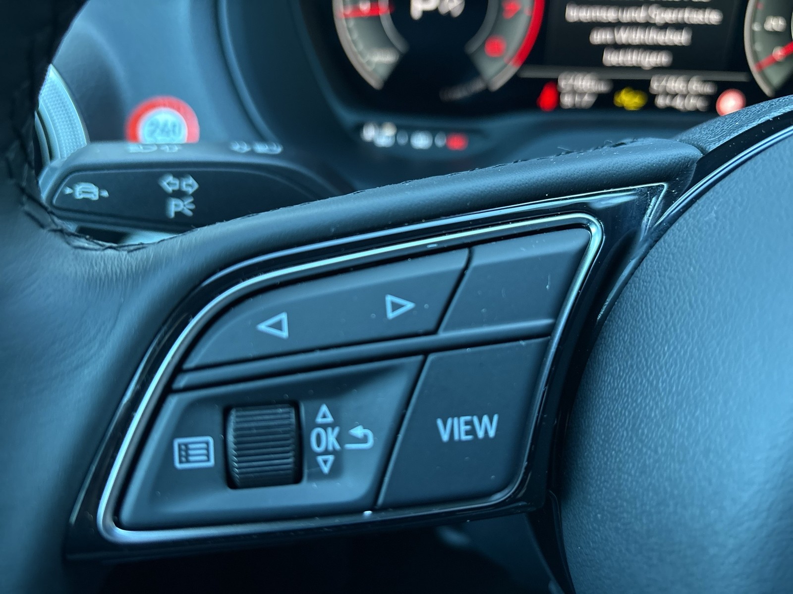 Audi Q2 35 advanced AHK CAM EKLAPPE NAVI+ LM17 SITZHZ