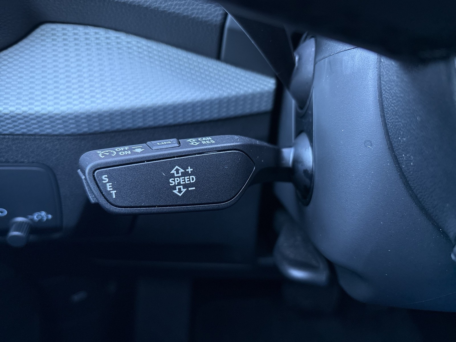 Audi Q2 35 advanced AHK CAM EKLAPPE NAVI+ LM17 SITZHZ