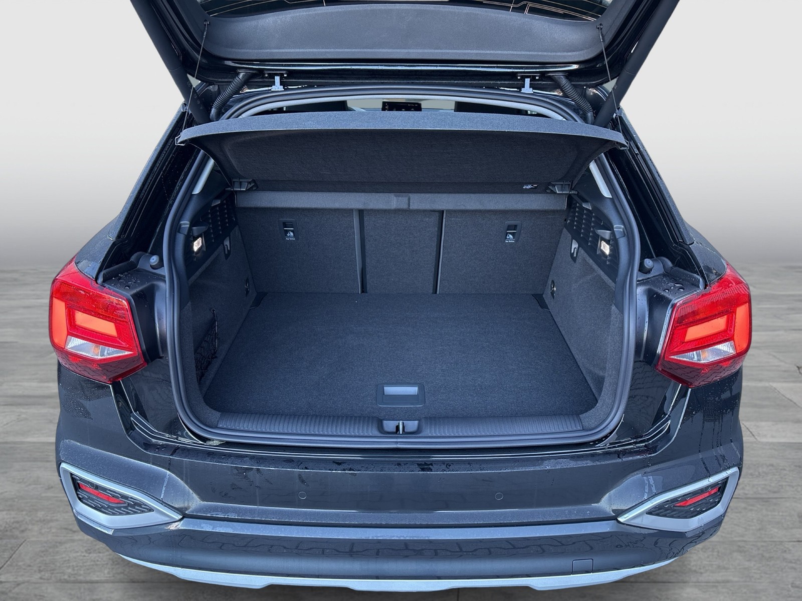 Audi Q2 35 advanced AHK CAM EKLAPPE NAVI+ LM17 SITZHZ