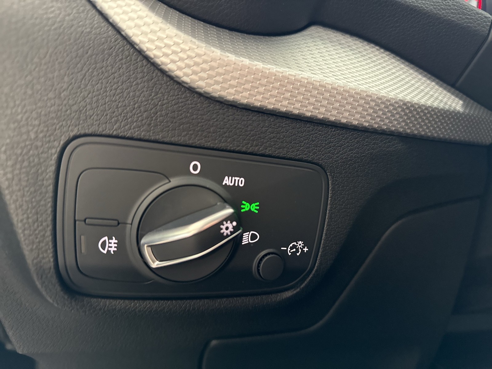 Audi Q2 35 advanced AHK CAM EKLAPPE NAVI+ LM17 SITZHZ