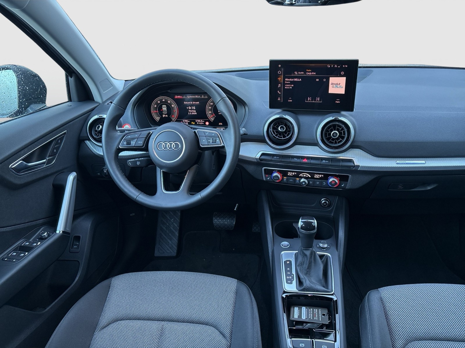 Audi Q2 35 advanced AHK CAM EKLAPPE NAVI+ LM17 SITZHZ