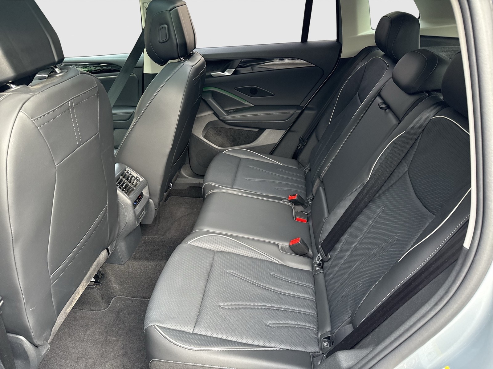 Volkswagen Tiguan 1.5 HYBRID ELEGANCE PANO KAMERA LEDER