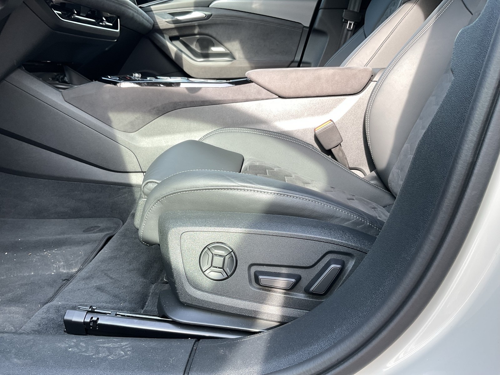 Audi A6 e-tron Avant quattro S LINE B&O 360°CAM LM21