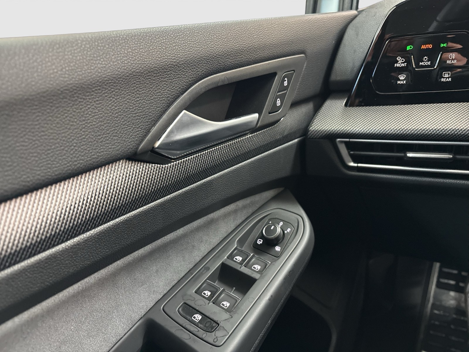 Volkswagen Golf VIII 2.0 R BLACK EDITION 4X4 CAM ACC LM19