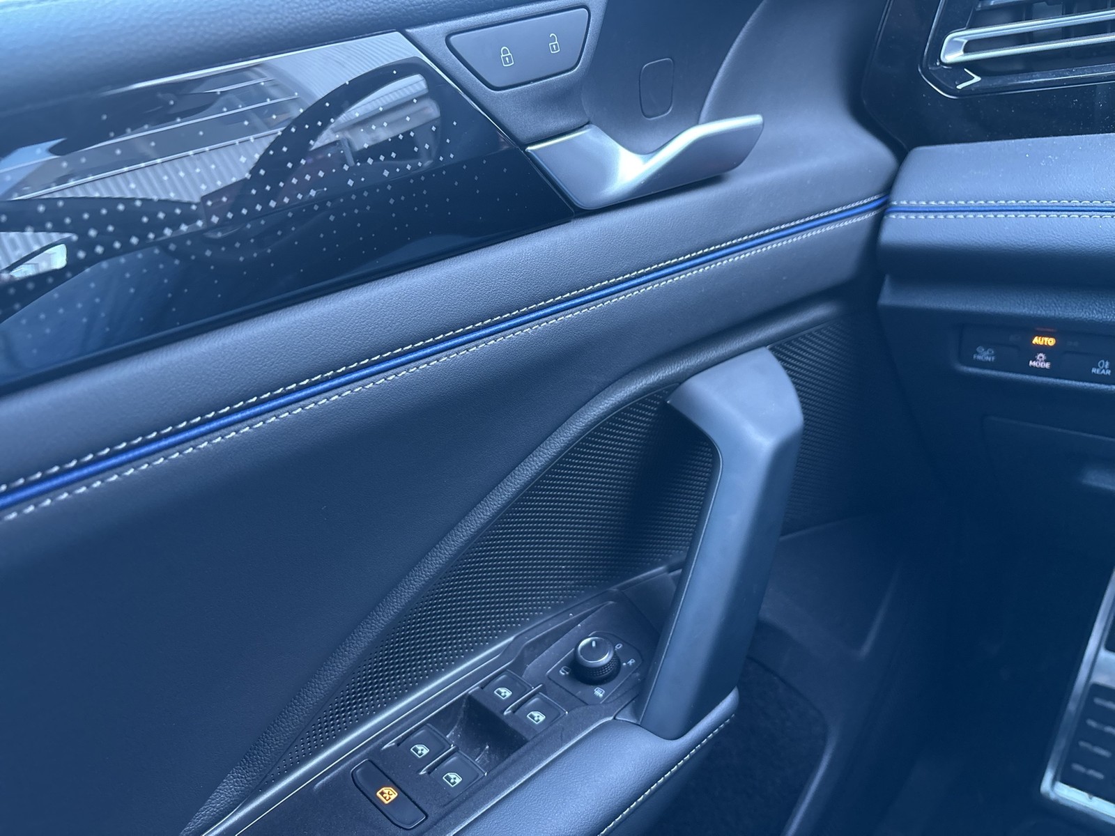 Volkswagen Tiguan 2.0 R-LINE 4X4 AHK CAM ACC LM19 LED+ NAVI