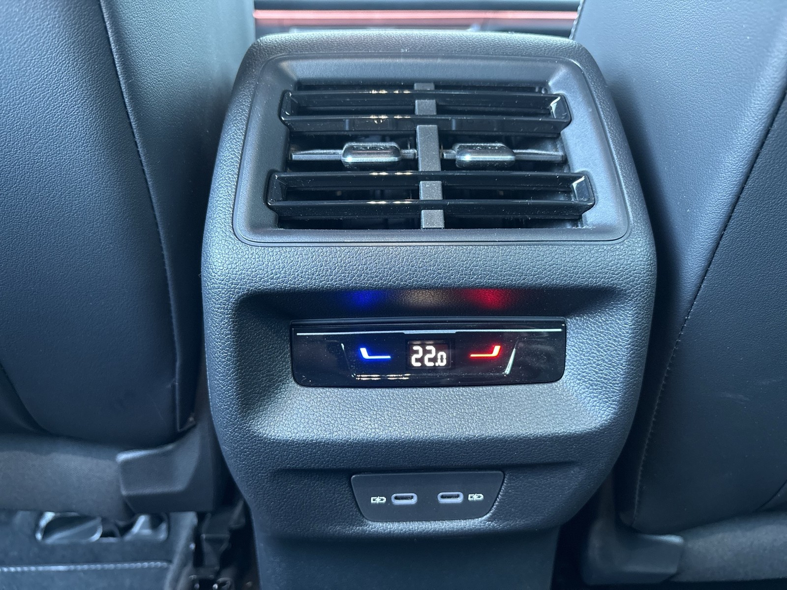 Volkswagen Tiguan 2.0 R-LINE 4X4 AHK CAM ACC LM19 LED+ NAVI