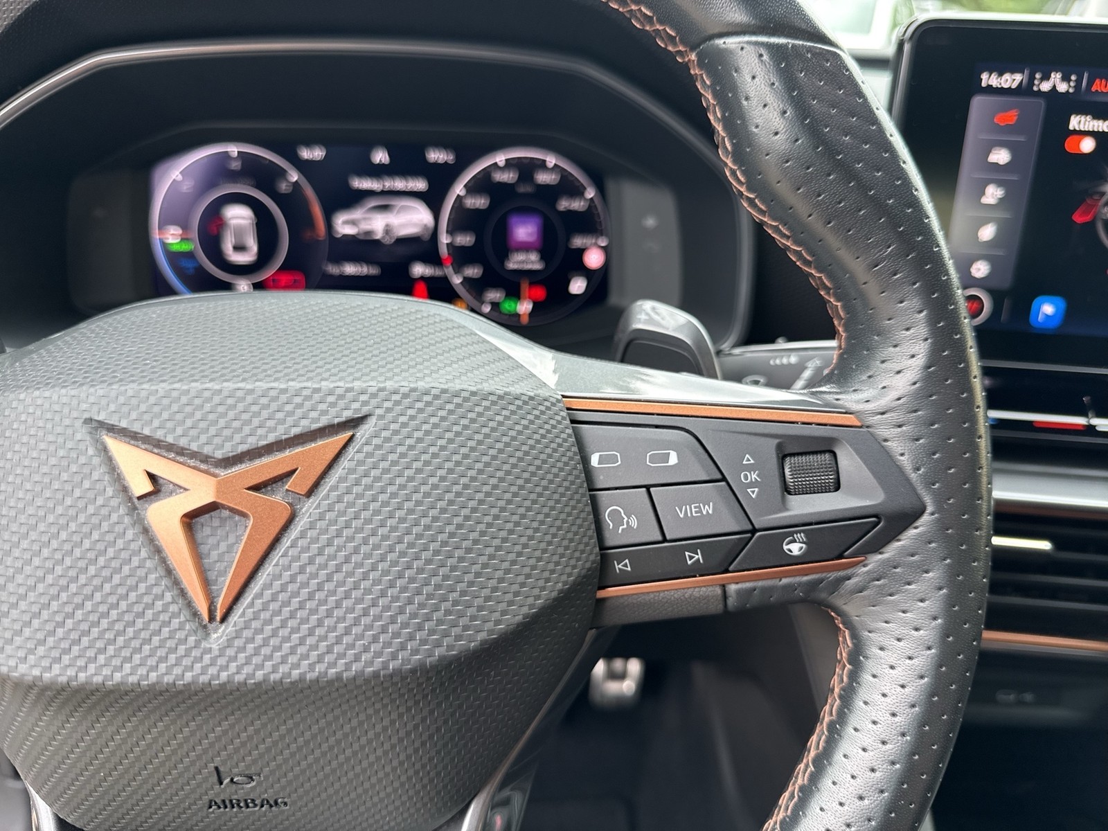 Cupra Leon ST 1.4 HYBRID VZ AHK CAM ACC LM19 NAVI LED