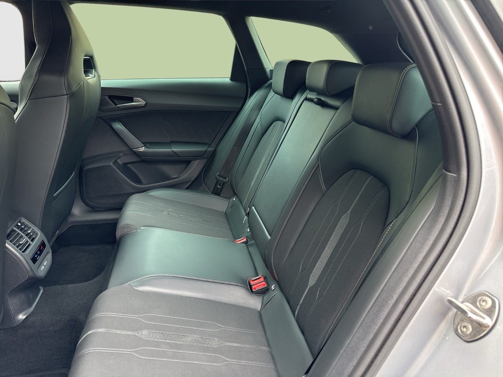 Cupra Leon ST 1.4 HYBRID VZ AHK CAM ACC LM19 NAVI LED