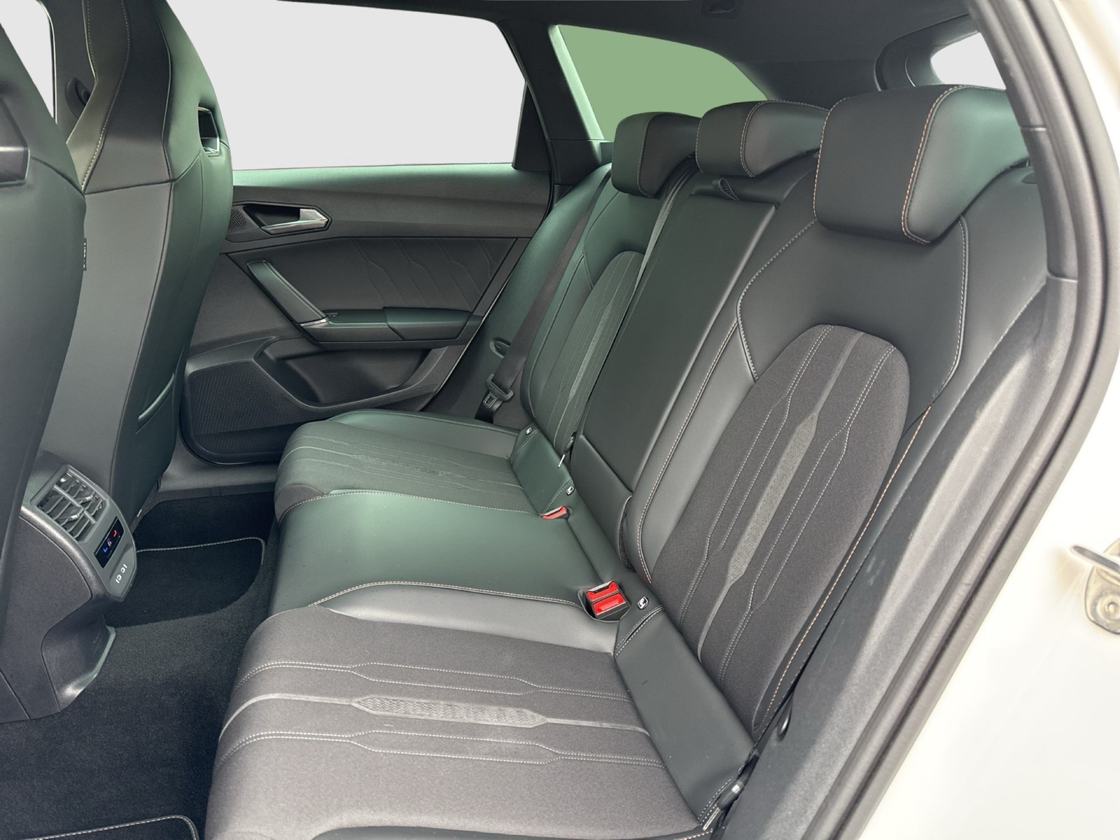 Cupra Leon ST 1.4 HYBRID AHK CAM LM18 NAVI CARPLAY LED