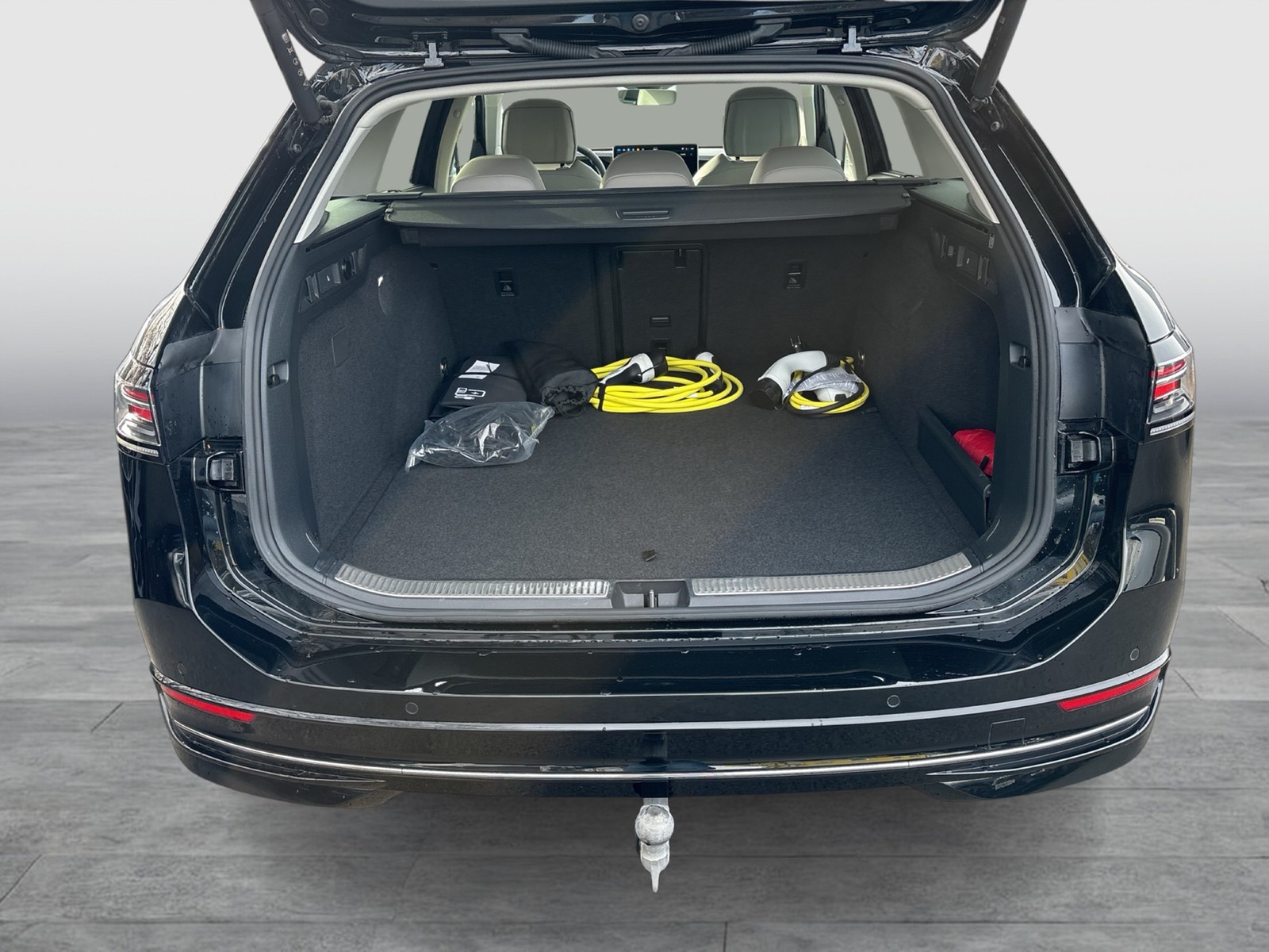 Volkswagen Passat Variant 1.5 HYBRID ELEGANCE LEDER AHK CAM