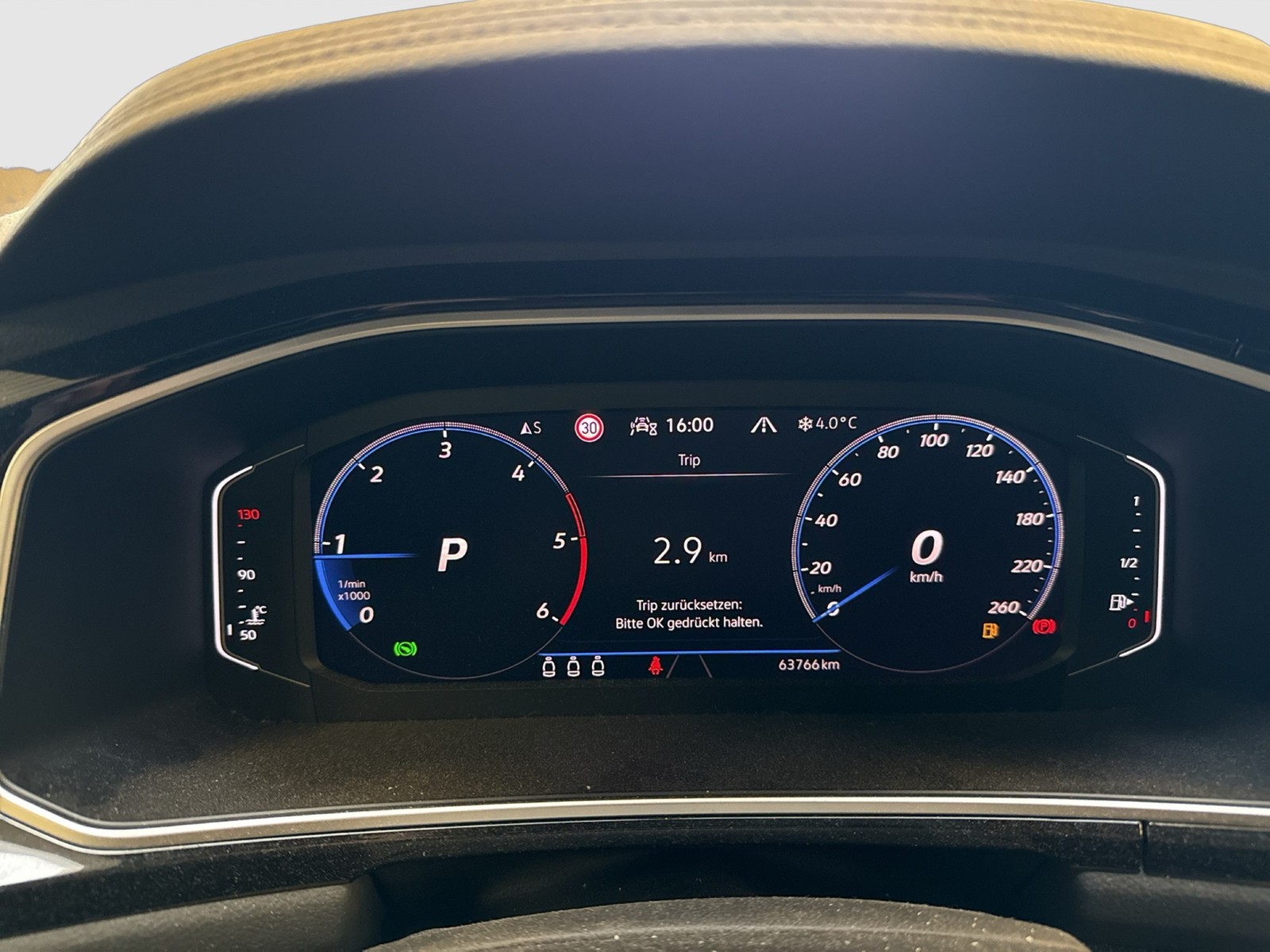 Volkswagen T-Roc 2.0 R-LINE AHK CAM ACC NAVI LED+ CARPLAY