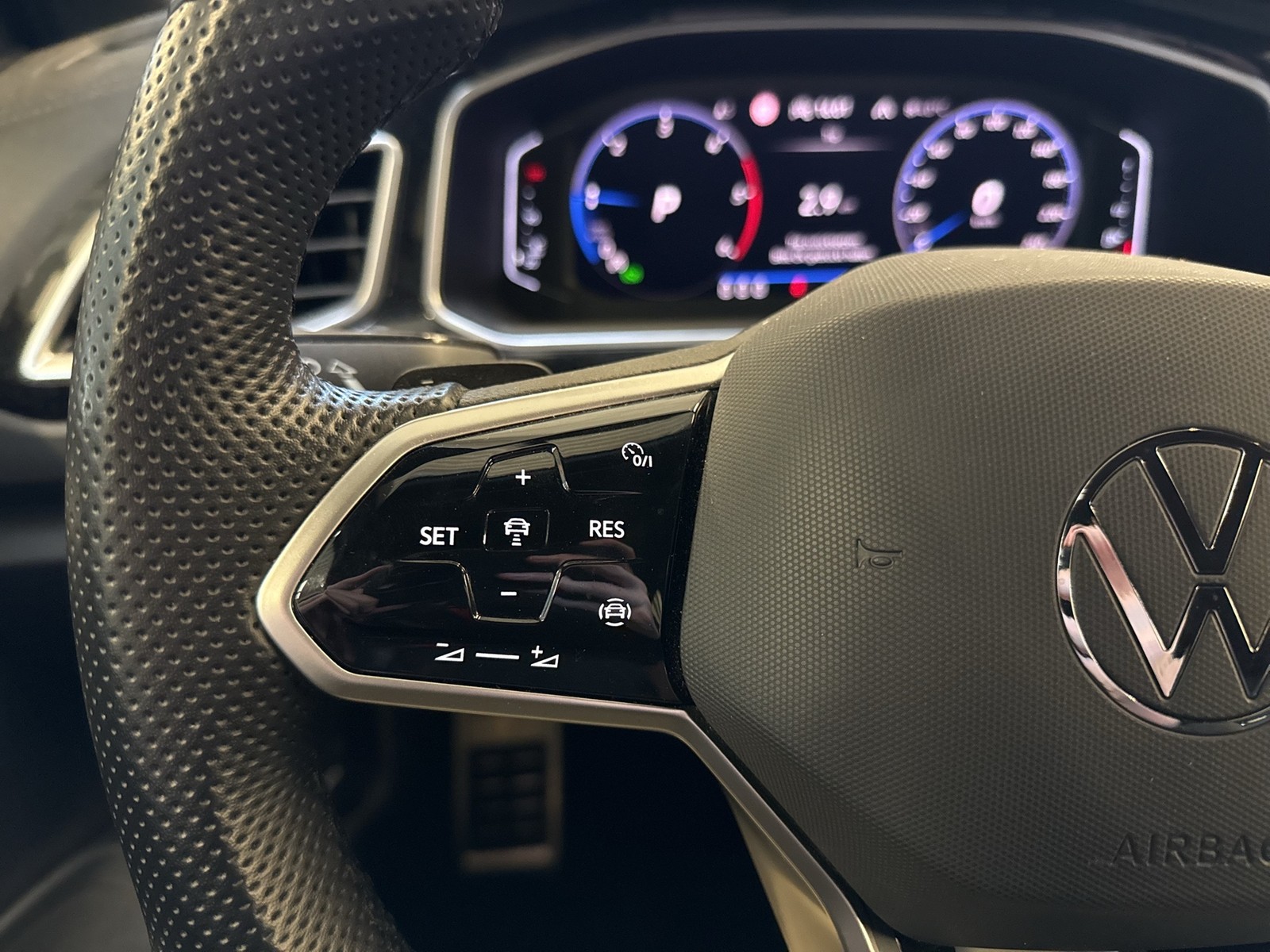 Volkswagen T-Roc 2.0 R-LINE AHK CAM ACC NAVI LED+ CARPLAY