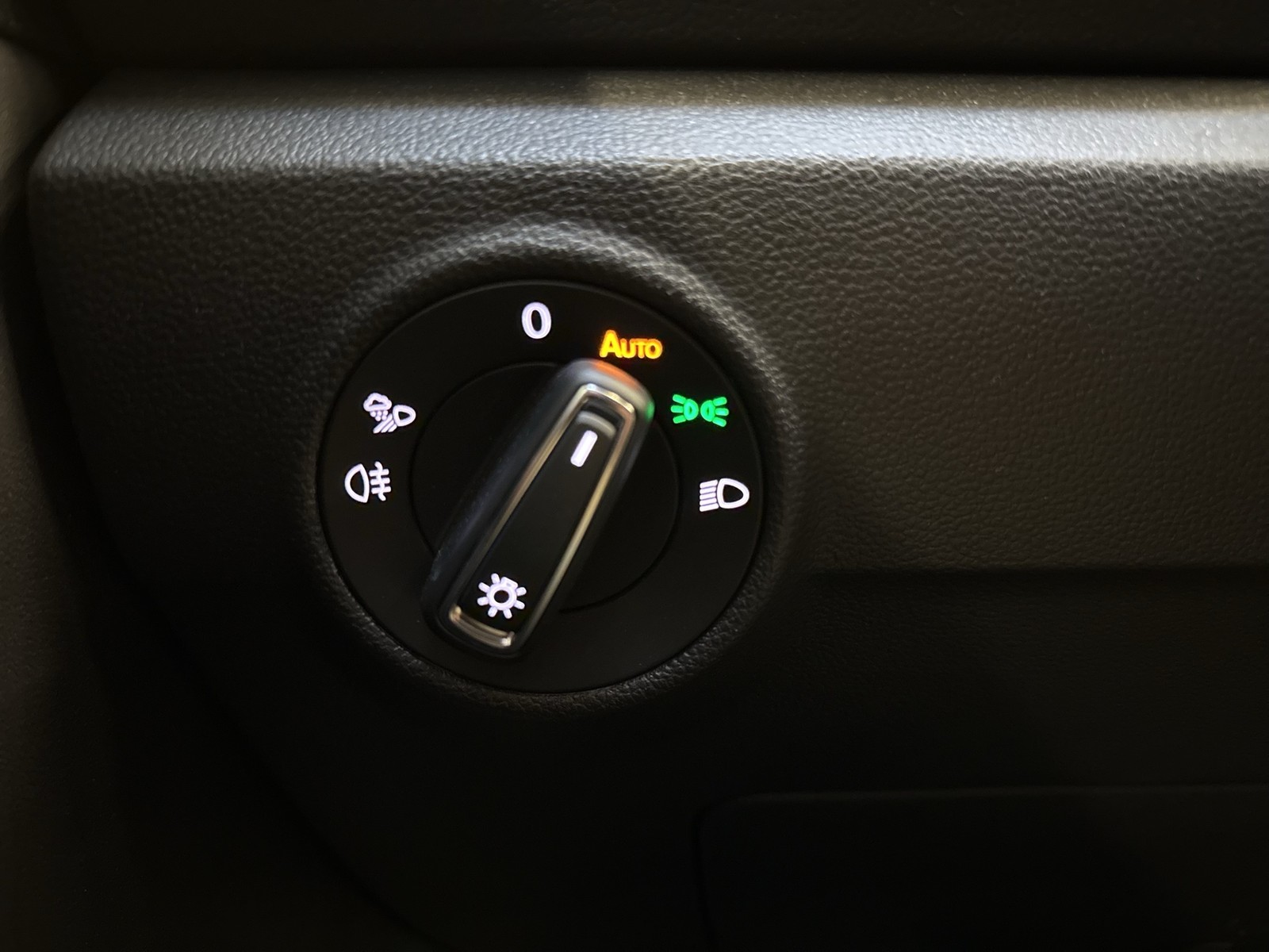 Volkswagen T-Roc 2.0 R-LINE AHK CAM ACC NAVI LED+ CARPLAY