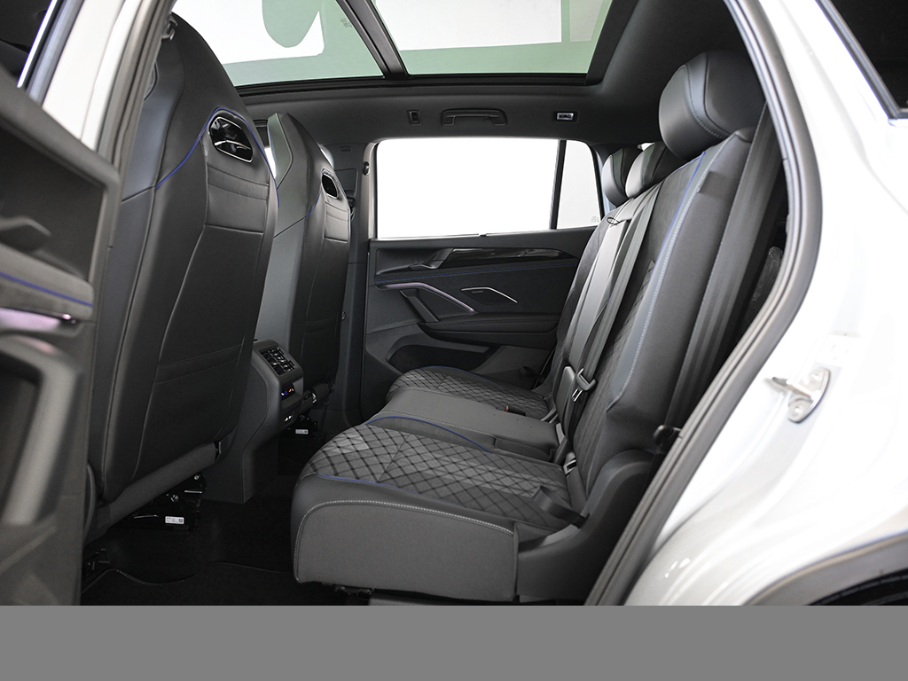 Volkswagen Tayron 2.0 TDI 4MOTION R-LINE DSG AHK 7SITZE PANO STANDHZG
