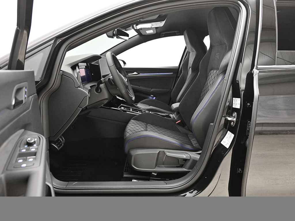 Volkswagen Golf R-LINE AHK MATRIXLED BLACKSTYLE CAM LM18