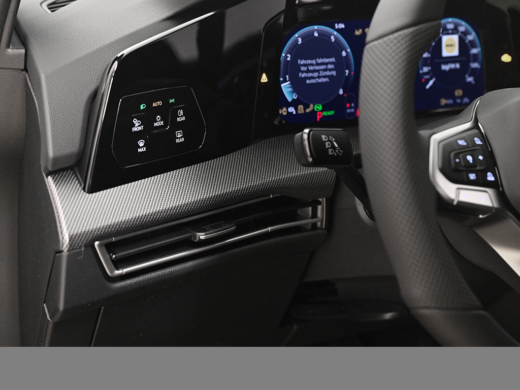 Volkswagen Golf R-LINE AHK MATRIXLED BLACKSTYLE CAM LM18