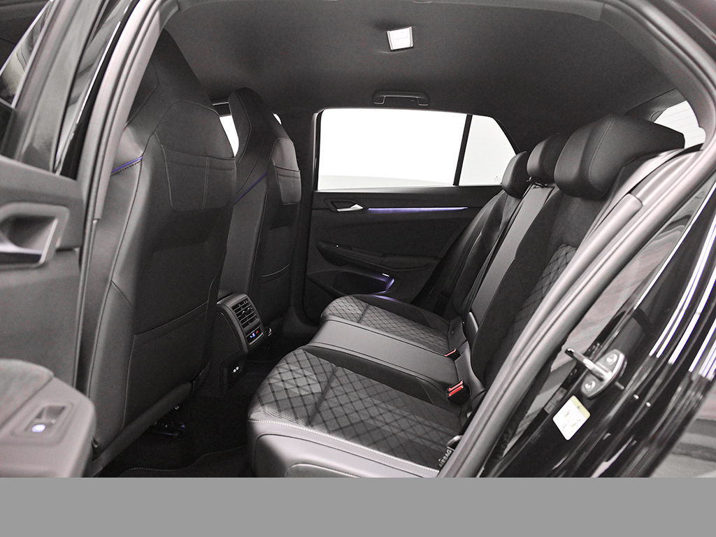 Volkswagen Golf R-LINE AHK MATRIXLED BLACKSTYLE CAM LM18