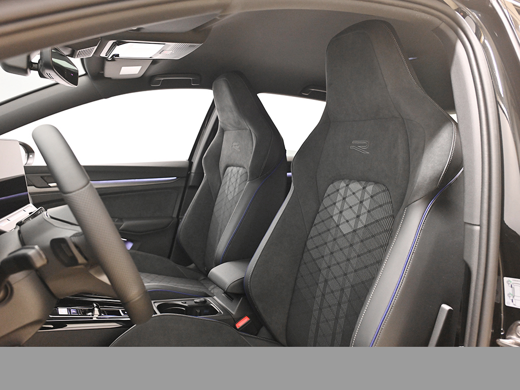 Volkswagen Golf R-LINE AHK MATRIXLED BLACKSTYLE CAM LM18