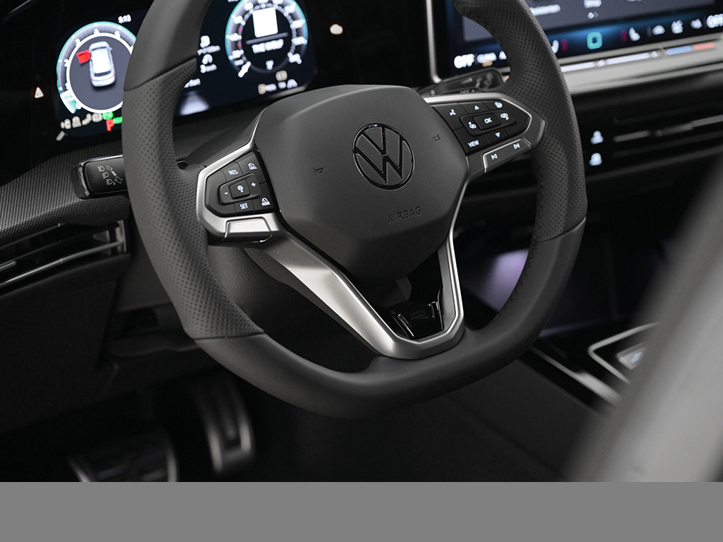 Volkswagen Golf R-LINE AHK MATRIXLED BLACKSTYLE CAM LM18