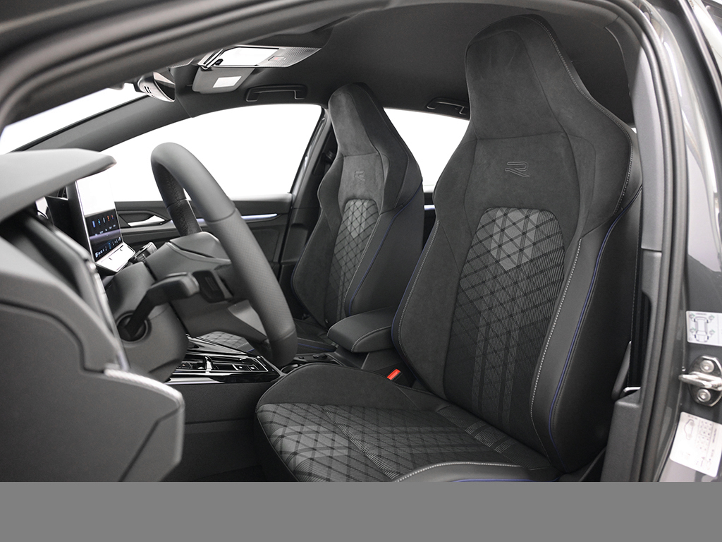 Volkswagen Golf R-LINE AHK MATRIXLED BLACKSTYLE CAM LM18
