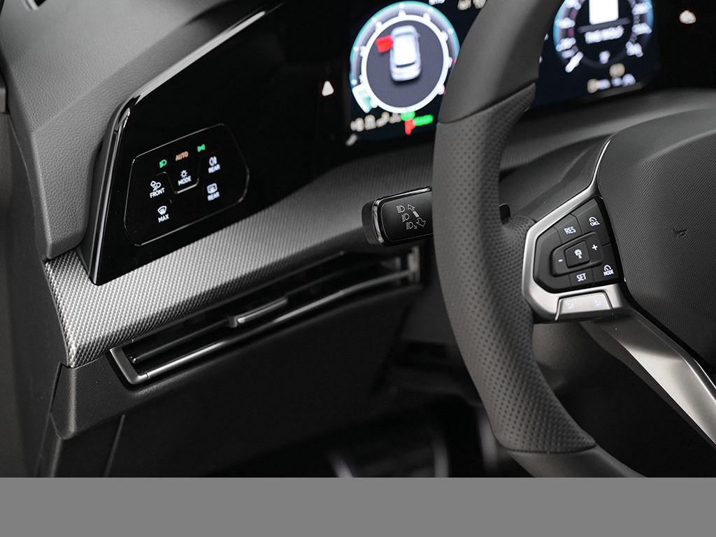 Volkswagen Golf R-LINE AHK MATRIXLED BLACKSTYLE CAM LM18