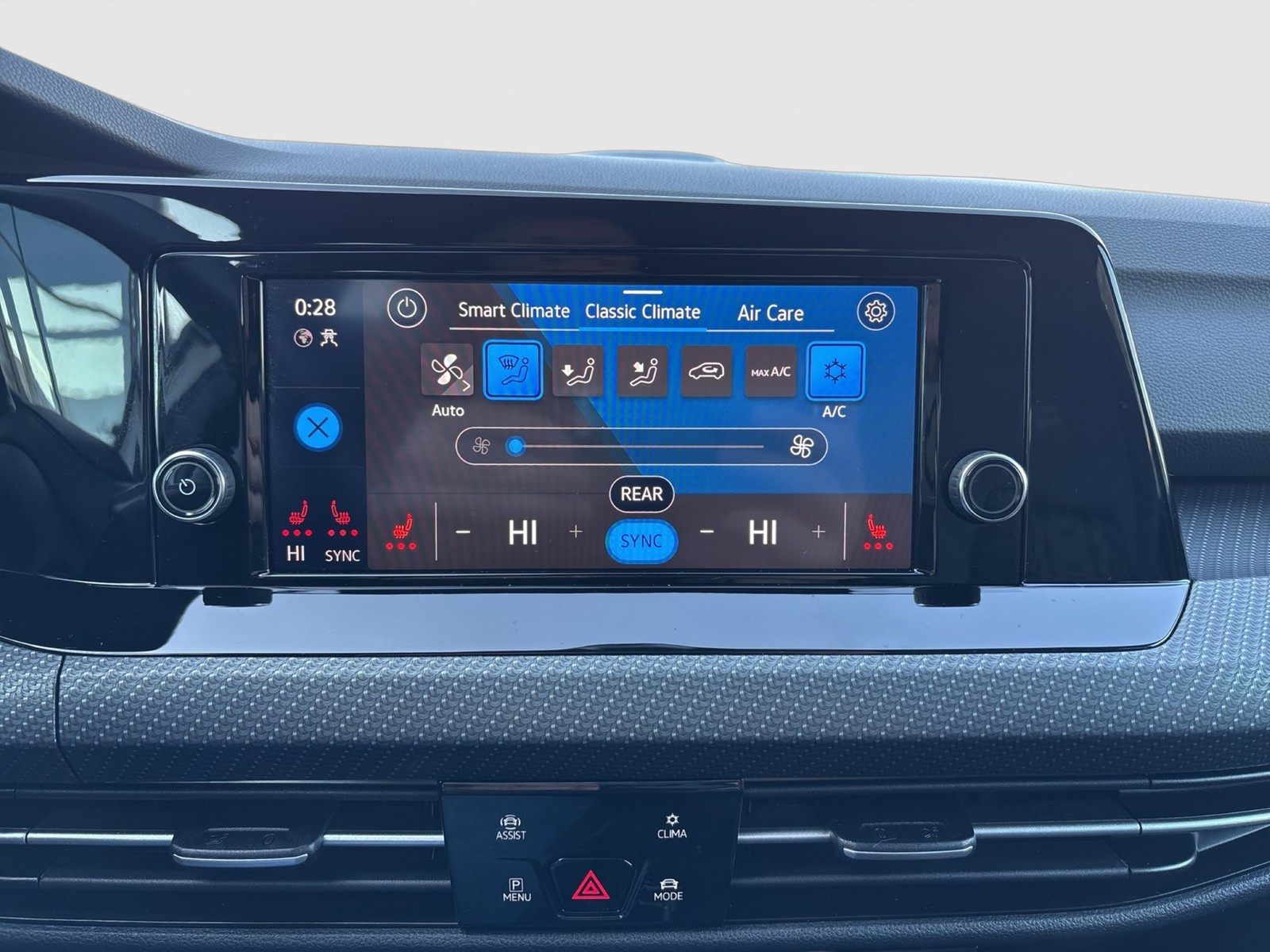 Volkswagen Golf VIII 1.5 eTSI R-LINE CAM ACC LM18 CARPLAY