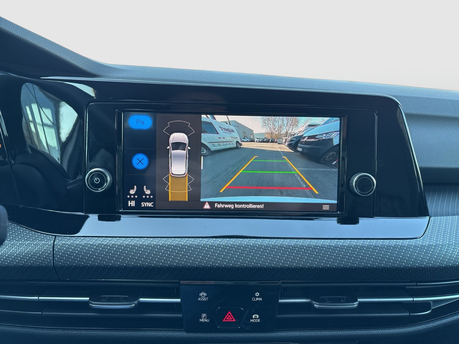 Volkswagen Golf VIII 1.5 eTSI R-LINE CAM ACC LM18 CARPLAY