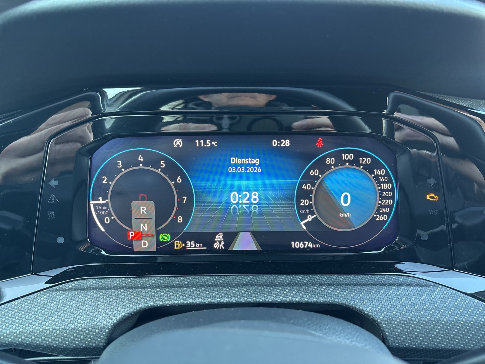 Volkswagen Golf VIII 1.5 eTSI R-LINE CAM ACC LM18 CARPLAY