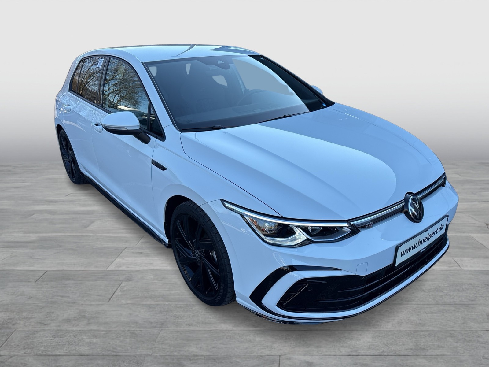 Volkswagen Golf VIII 1.5 eTSI R-LINE CAM ACC LM18 CARPLAY