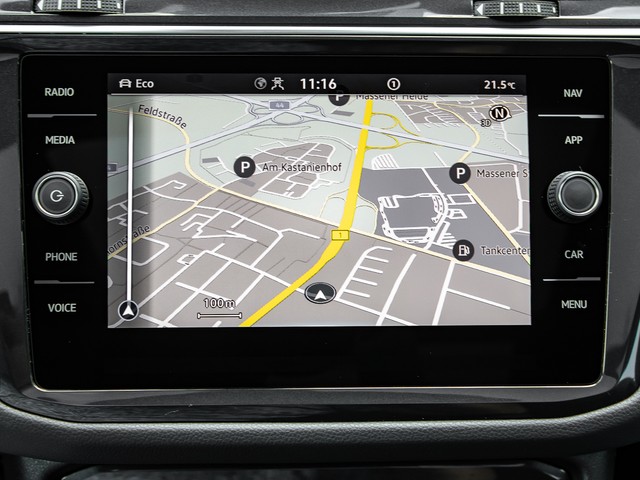 Volkswagen Tiguan 2.0 R-LINE 4X4 PANO AHK ACC ALU19" HUD