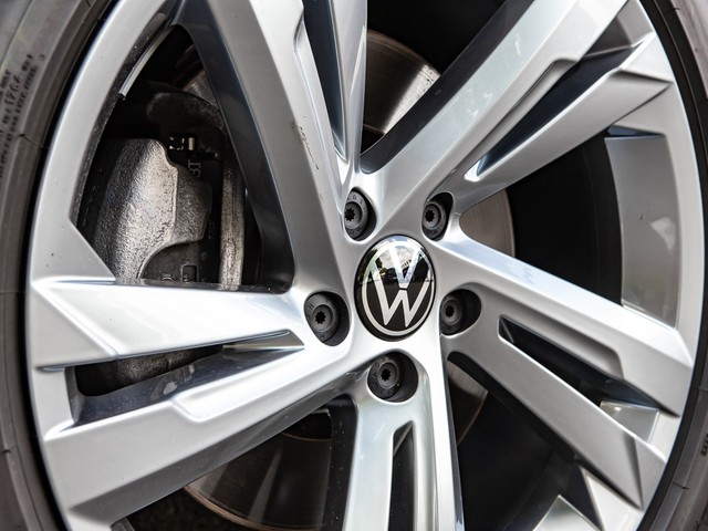 Volkswagen Tiguan 2.0 R-LINE 4X4 PANO AHK ACC ALU19" HUD