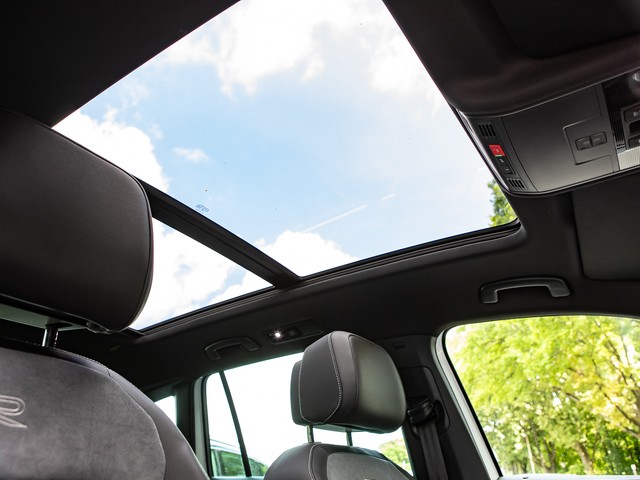 Volkswagen Tiguan 2.0 R-LINE 4X4 PANO AHK ACC ALU19" HUD
