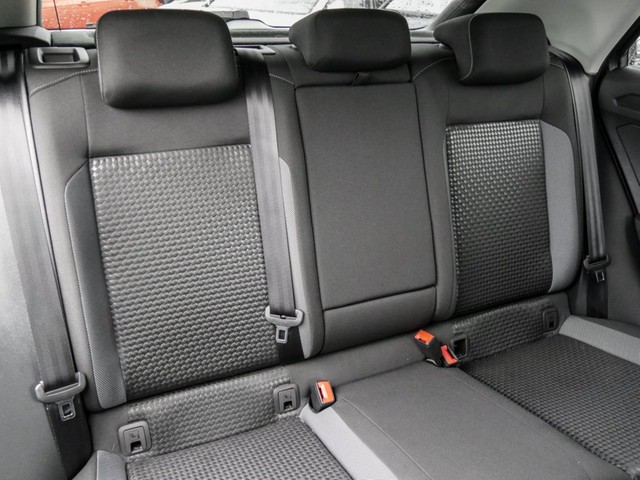 Volkswagen T-Roc 1.5 ACTIVE ACC LM17 NAVI CARPLAY SITZHEIZ.