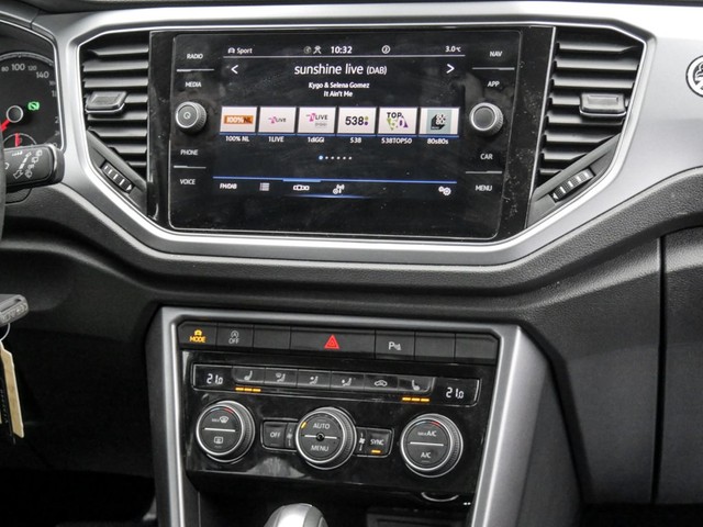 Volkswagen T-Roc 1.5 ACTIVE ACC LM17 NAVI CARPLAY SITZHEIZ.