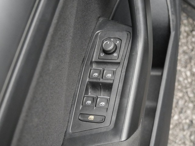 Volkswagen T-Roc 1.5 ACTIVE ACC LM17 NAVI CARPLAY SITZHEIZ.