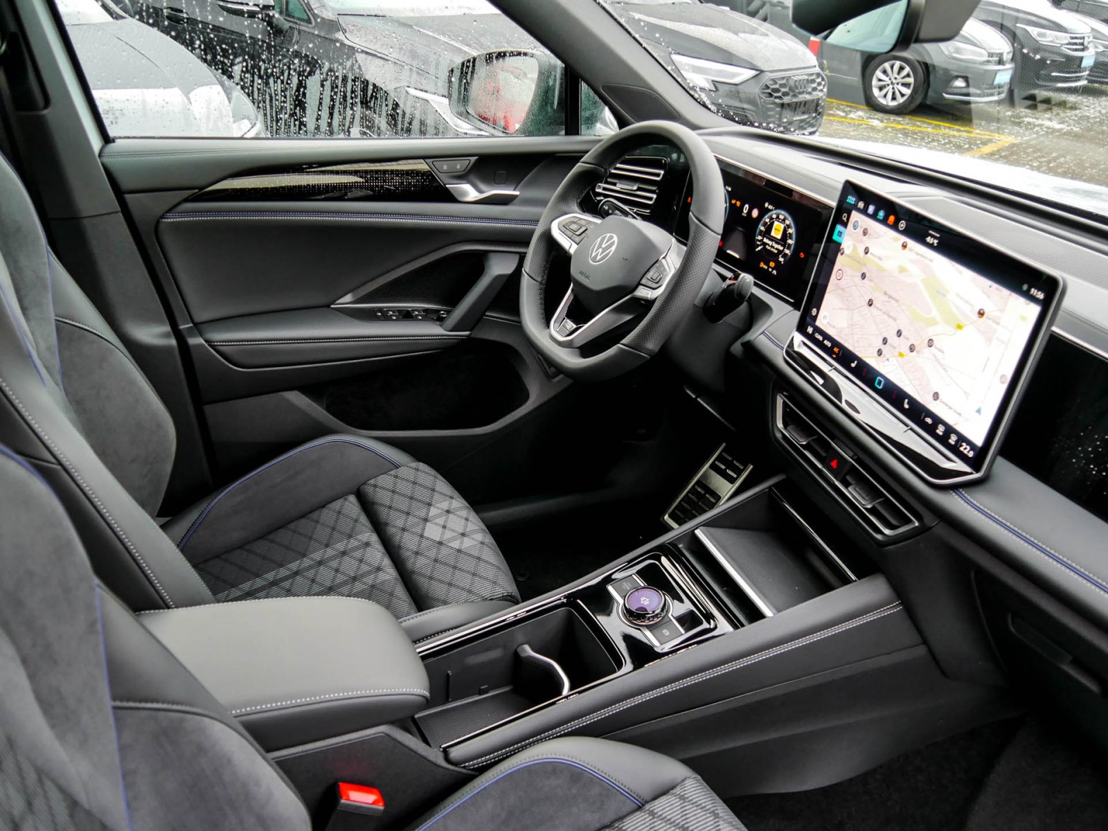Volkswagen Tiguan 2.0 TDI R-LINE DSG NAVIPRO BLACKSTYLE AHK