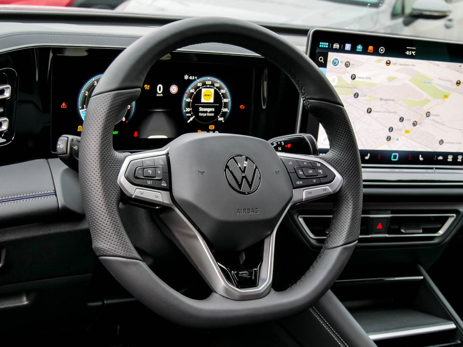Volkswagen Tiguan 2.0 TDI R-LINE DSG NAVIPRO BLACKSTYLE AHK
